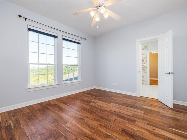 Building Photo - 9805 Big View Dr