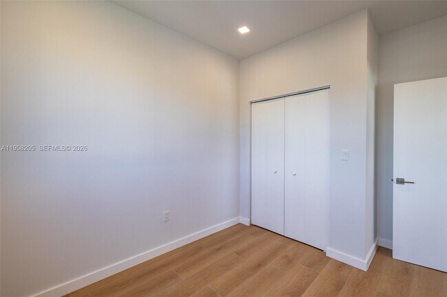 Building Photo - 1376 SW 4th St