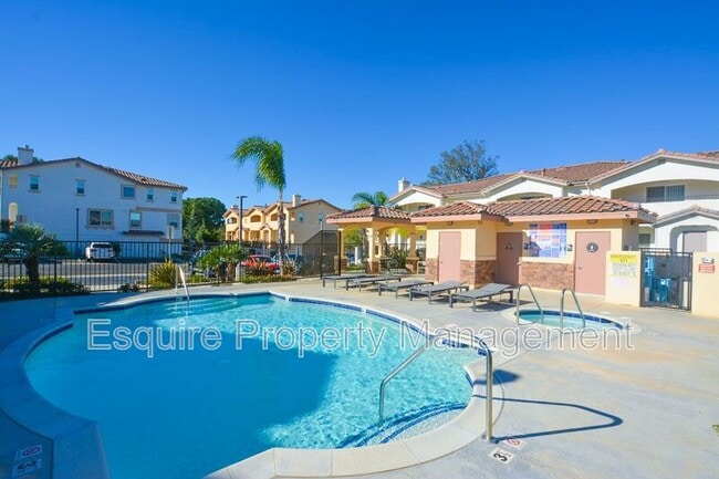 Building Photo - 328 Newbury Vista Ln