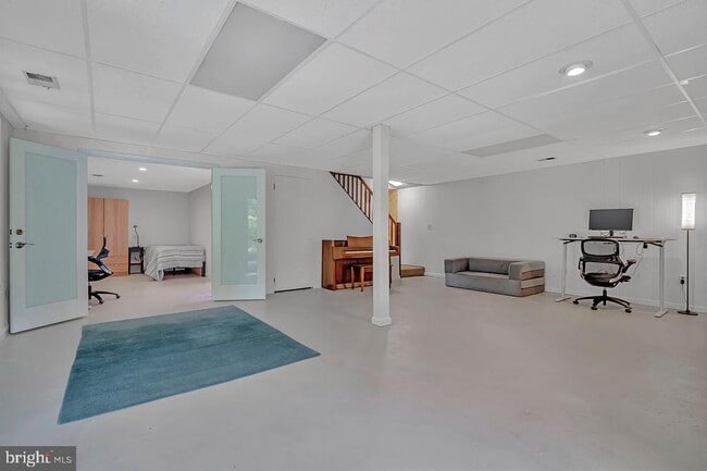 Building Photo - 43 W Shore Dr