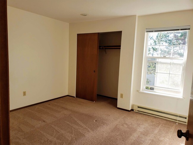 Building Photo - 1108 E Maryland St