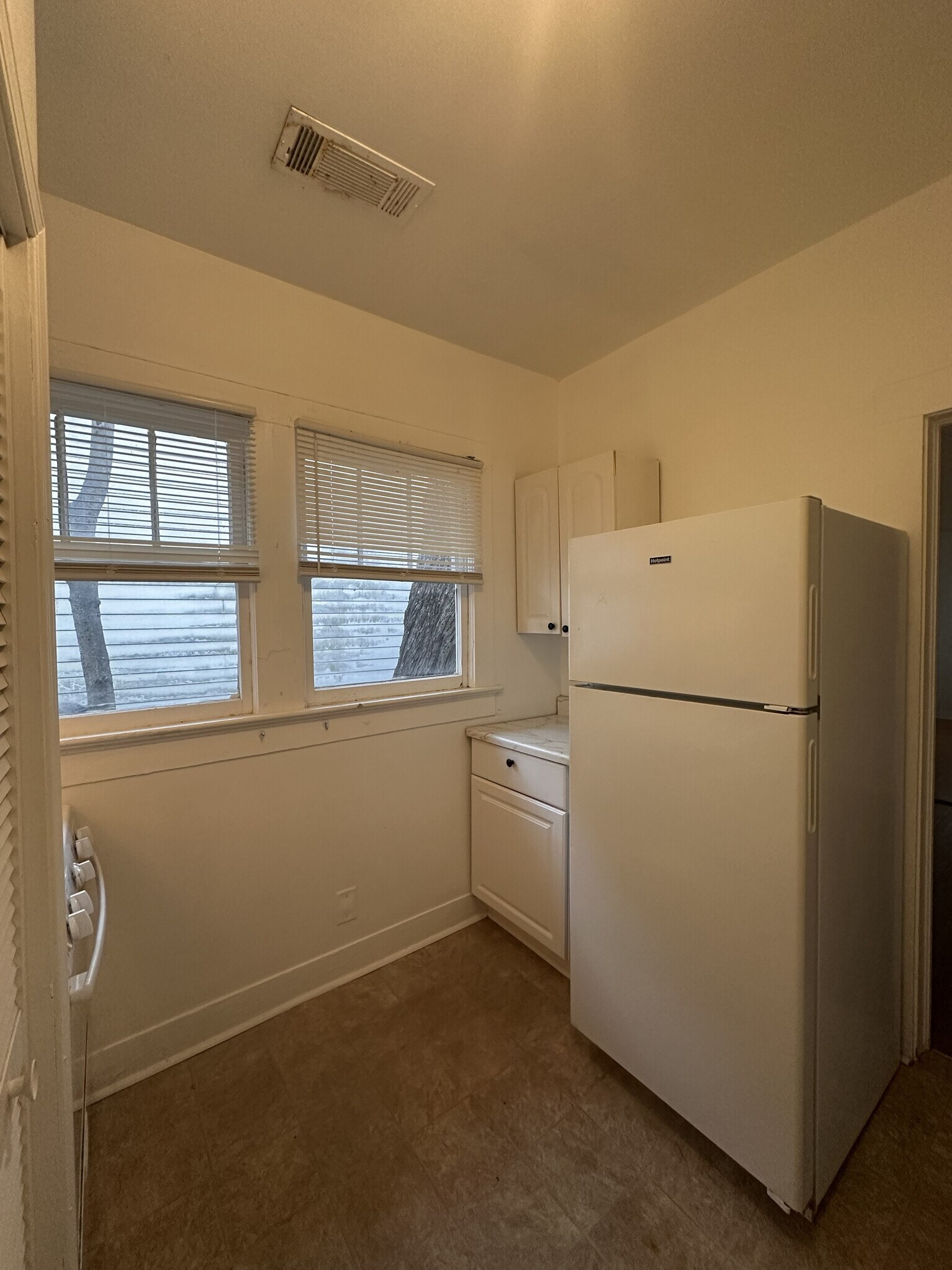 Kitchen - 448 Calhoun St NW
