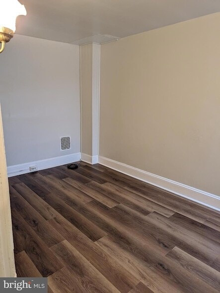 Building Photo - 17 Pine St