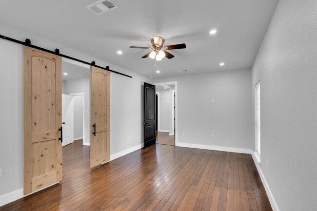 Building Photo - 815 N Seven Points Blvd