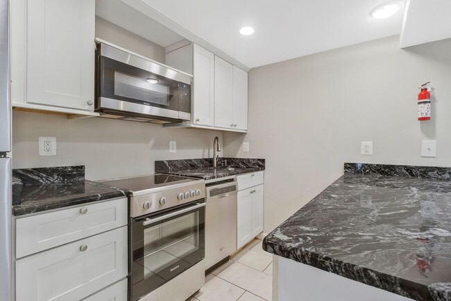 Primary Photo - 424 19th St NE