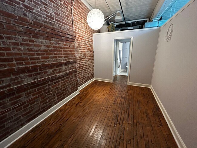 Building Photo - Riverviews 1 Bedroom with Exposed Brick, Hardwood Floors