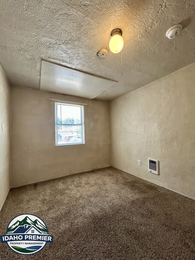 Building Photo - 2701 W Rose Hl St