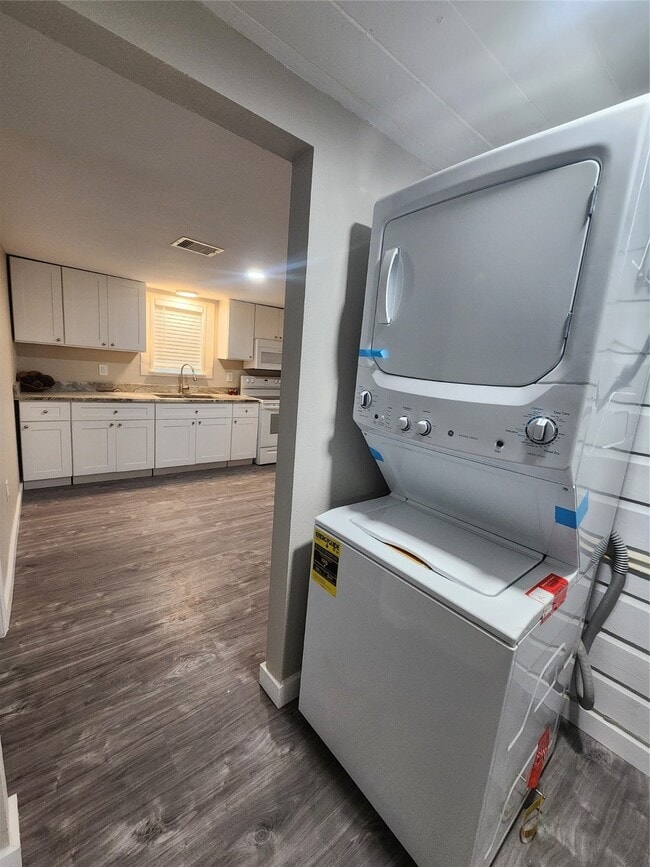 Building Photo - 6203 Hoffman St