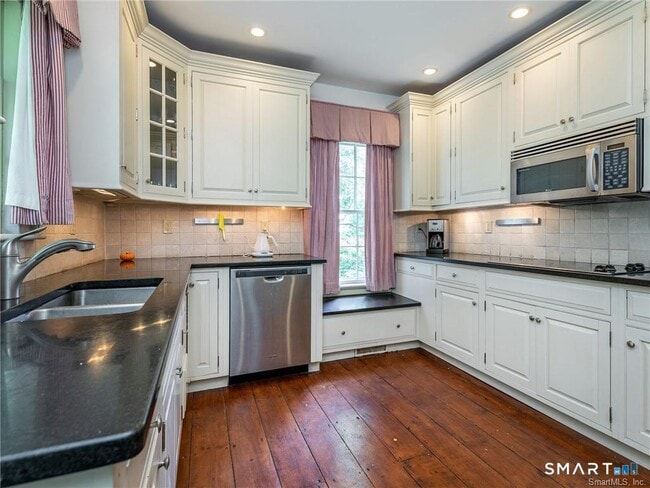 Building Photo - 103 Litchfield Rd