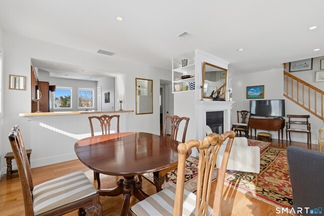 Building Photo - 2 Miller St