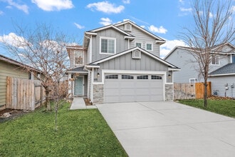 Building Photo - 1101 W Apple Pine St