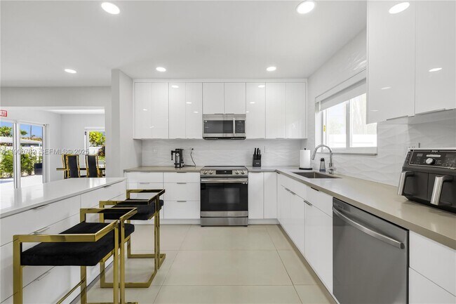 Building Photo - 1104 N 13th Terrace