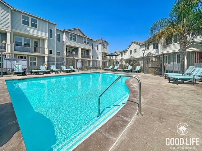 Building Photo - Beautiful 3B/3BA Townhome in Imperial Beach w/ 2-Car Garage & Community Pool!