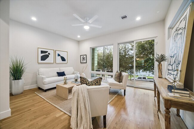 Building Photo - 2715 St Emanuel St