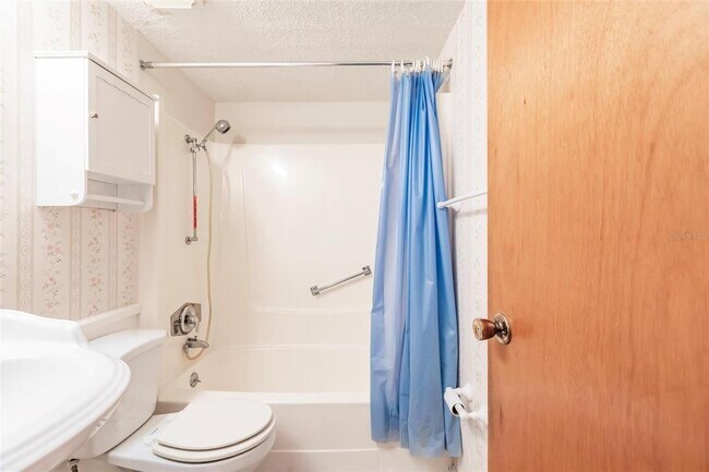 Building Photo - 4158 S Tamiami Trl