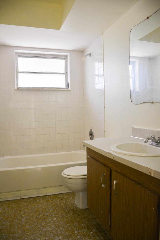 Building Photo - 1718 Juno Rd