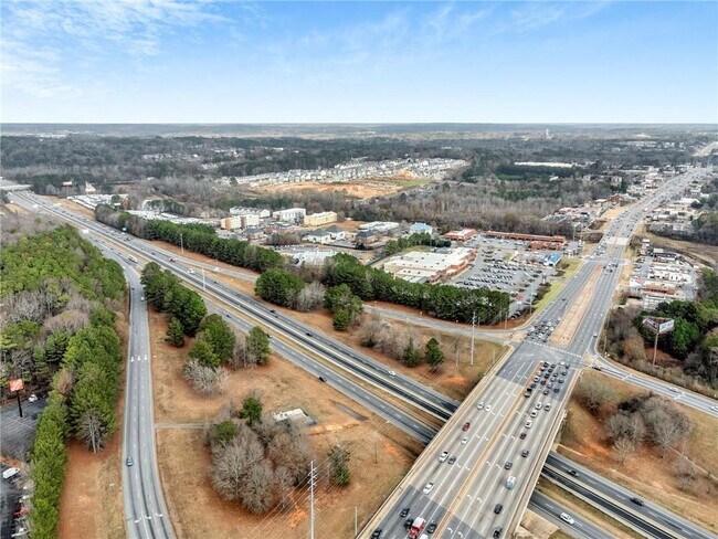 Building Photo - 241 Village Square Dr