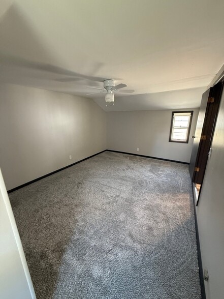 Building Photo - 710.5 W 8th St