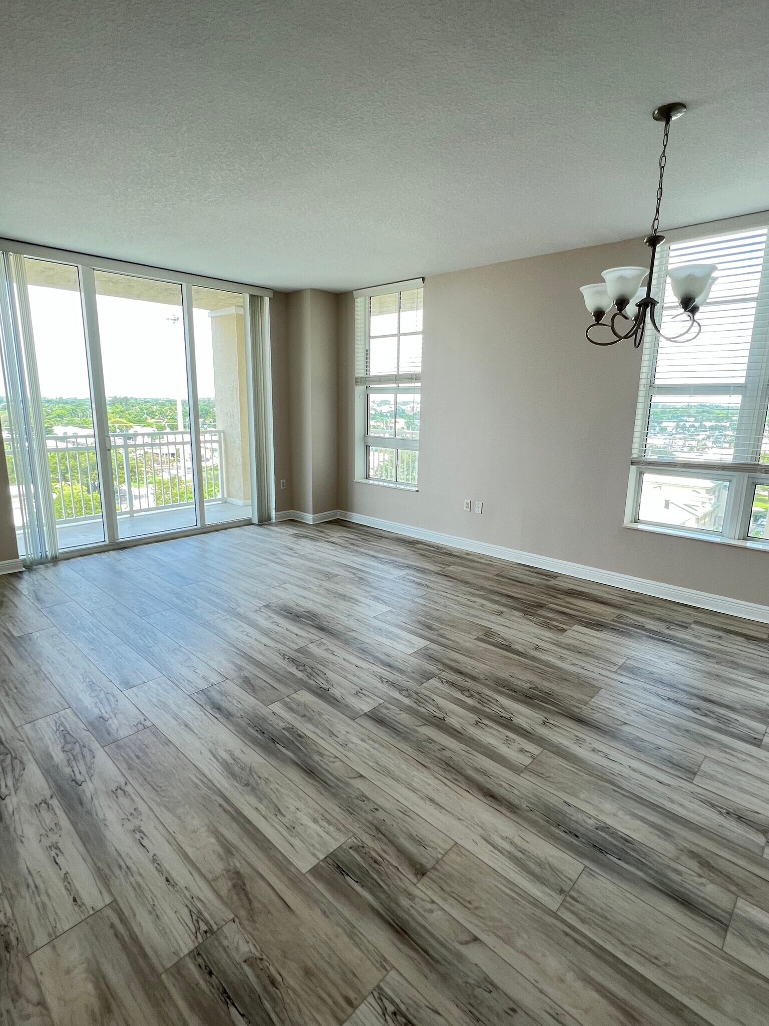 Building Photo - 350 N Federal Hwy