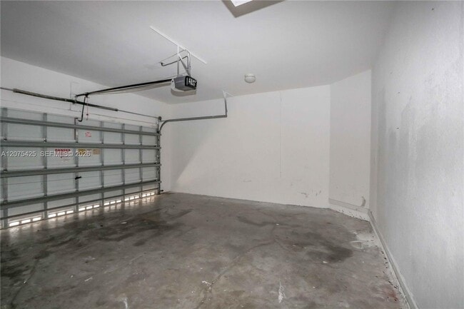 Building Photo - 3955 NE 11th Dr