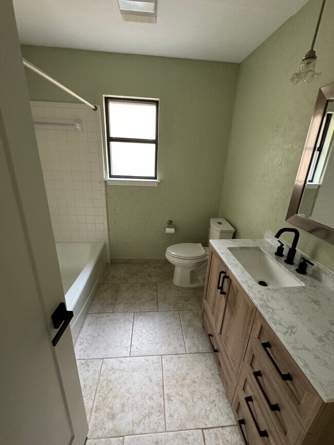 Building Photo - 5226 Bellefontaine Dr