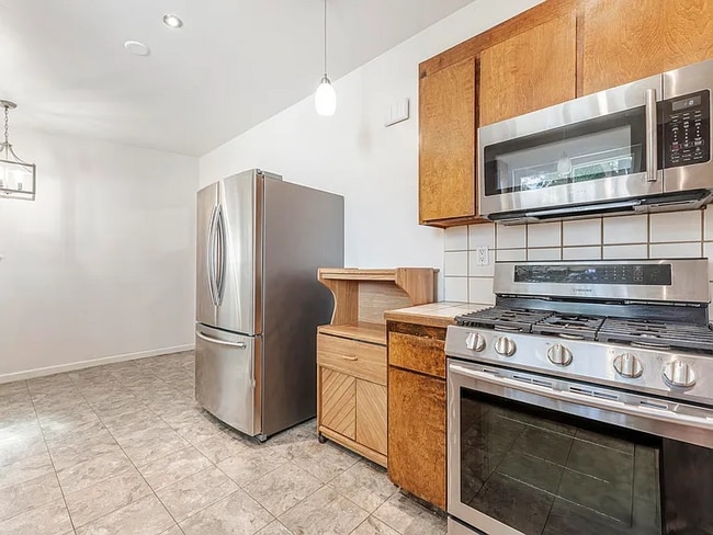 Building Photo - 2577 Gonzaga St