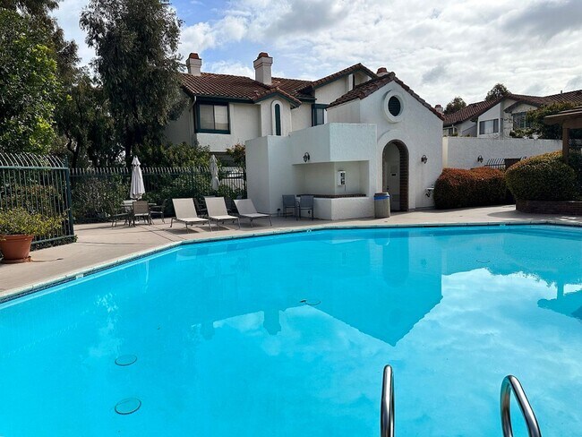 Building Photo - Outstanding Chula Vista Condo