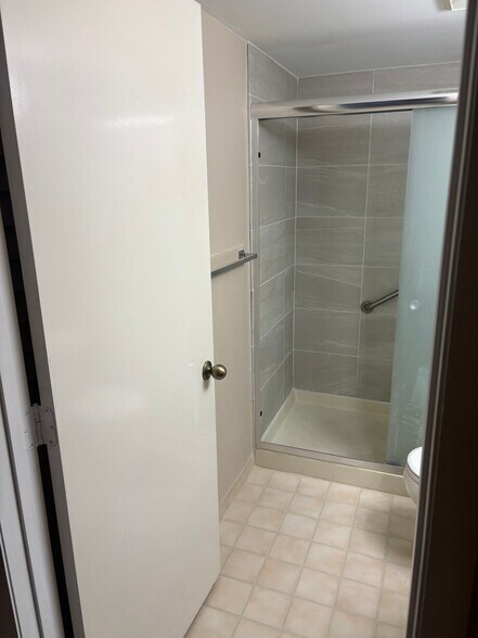 Building Photo - 2504 SE Anchorage Cove