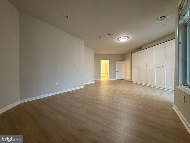 Building Photo - 407 Carson Terrace
