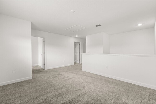 Building Photo - Spacious 5-Bedroom Solar Home for Rent in ...