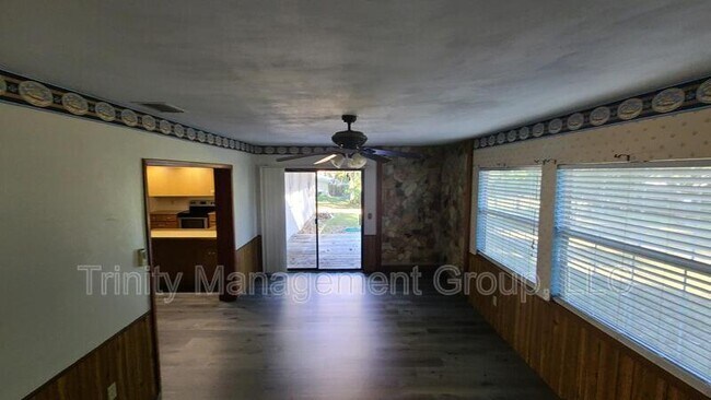 Building Photo - 105 N Edinburgh Dr