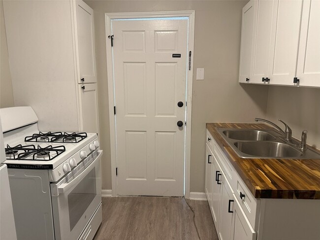 Building Photo - 515 Margil St