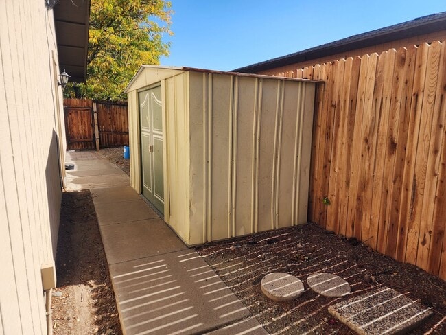 Building Photo - 4 bedroom home off of Mayberry Dr in Reno