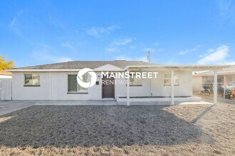 Building Photo - 4 Bedroom Pet-Friendly Home in Phoenix, AZ...