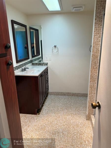 Building Photo - 1080 Del Lago Cir