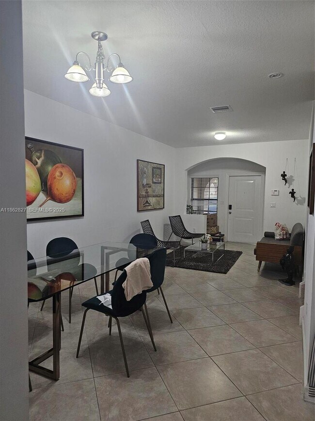 Building Photo - 362 NE 194th Terrace