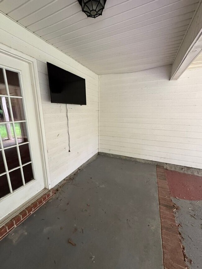 Building Photo - 377 Sandleton Way