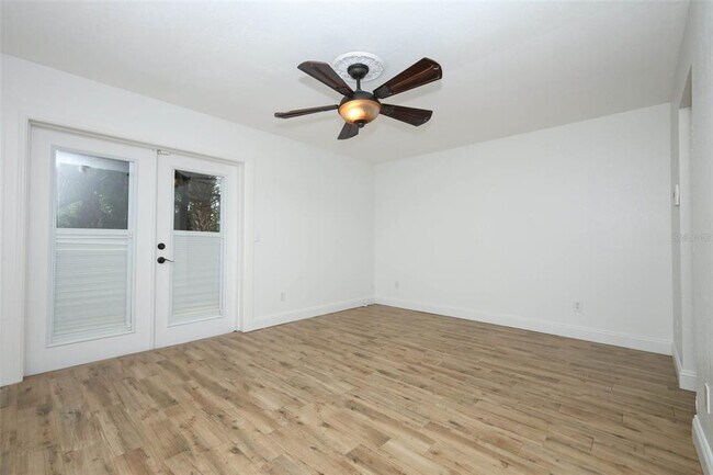 Building Photo - 411 Valencia Cir