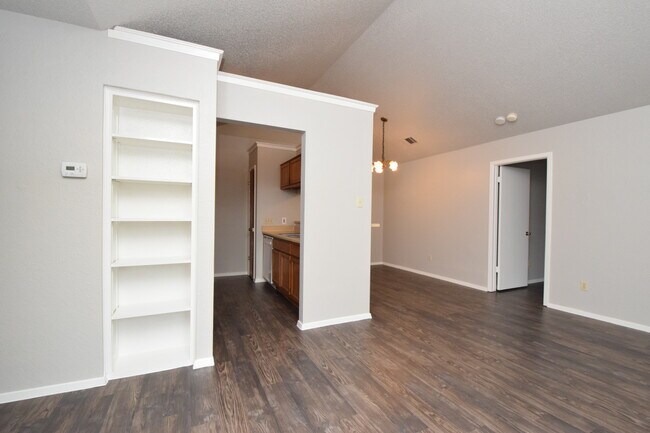 Building Photo - Dellrey-12309