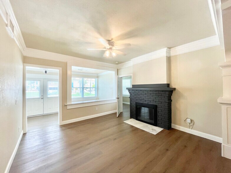 Building Photo - 7700 Boca Ciega Dr