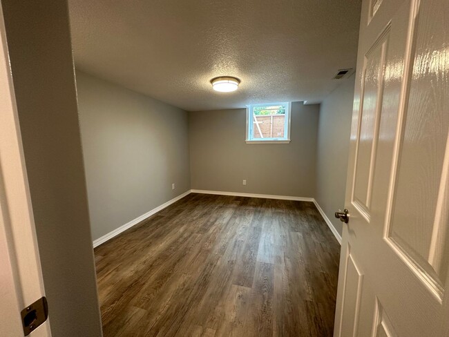 Building Photo - **PENDING** Perfect 4 Bed 2 Bath w/ Finish...