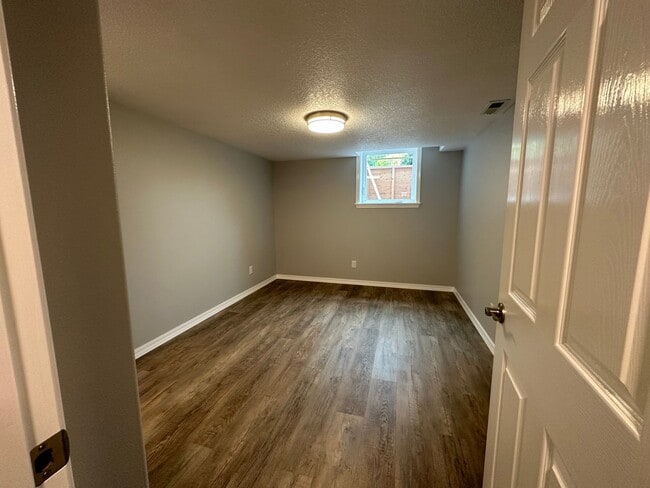 Building Photo - Perfect 4 Bed 2 Bath w/ Finished Basement ...
