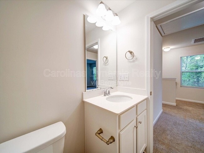 Building Photo - 916 S Battleground Ave