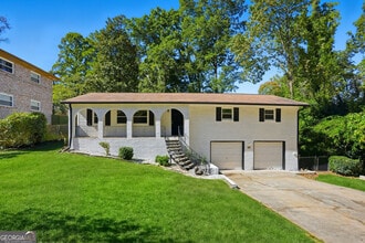 Building Photo - 2419 Greenway Dr