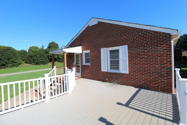 Building Photo - 5611 Windy Hill Dr