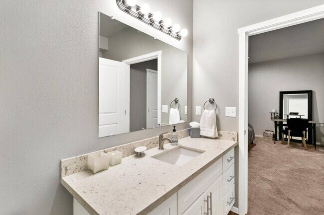 Building Photo - 624 E 32nd St