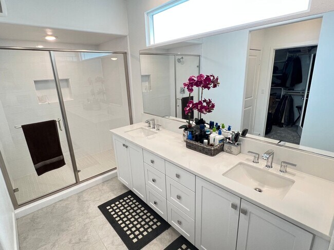 Building Photo - Upscale Living 2 Bed 2 Bath Condo in Anahe...