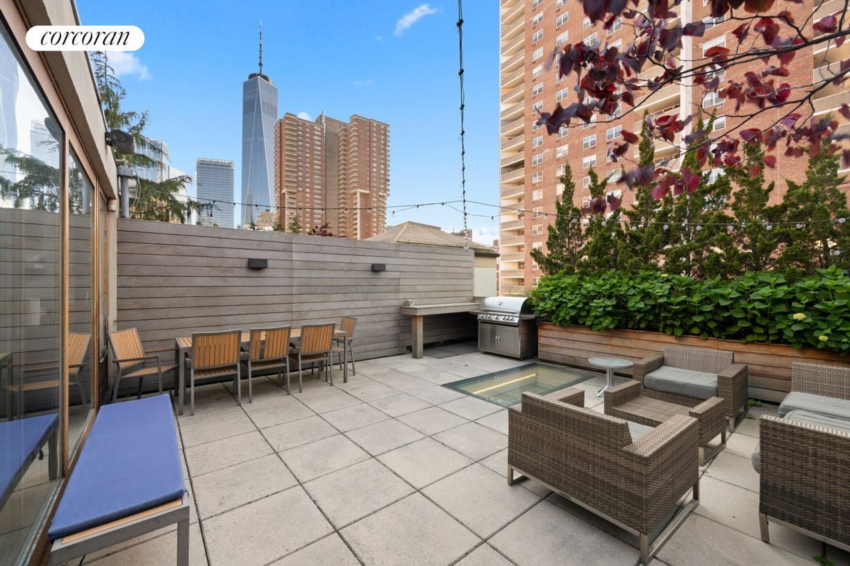 Building Photo - 363 Greenwich St