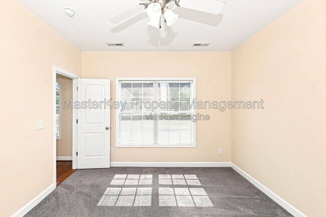 Building Photo - 725 Keystone Park Dr