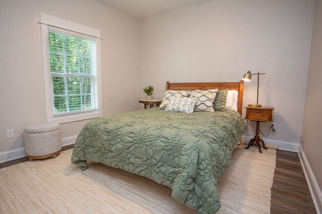 Building Photo - 2202 Elkridge Dr